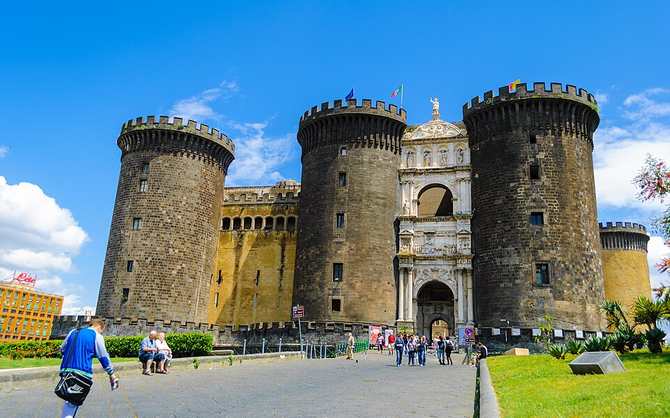 File:Castelnuovo (Maschio Angioino), Naples.jpg