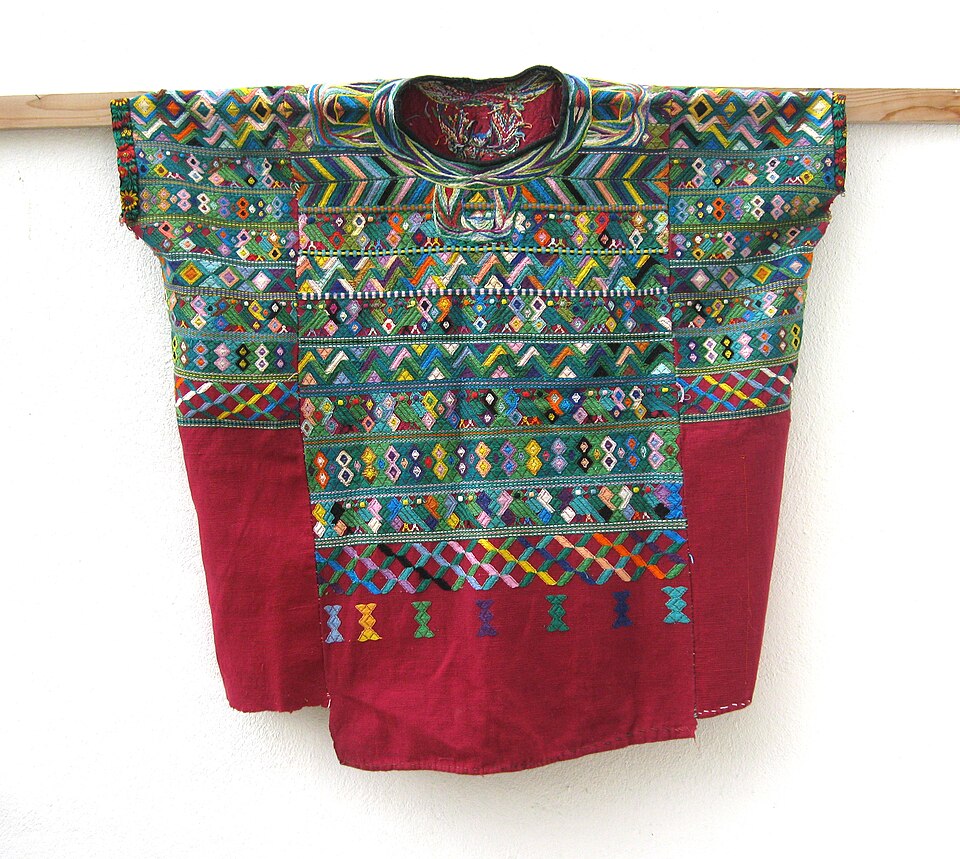 File:Huipil - San Juan Cotzal 1990 01.JPG