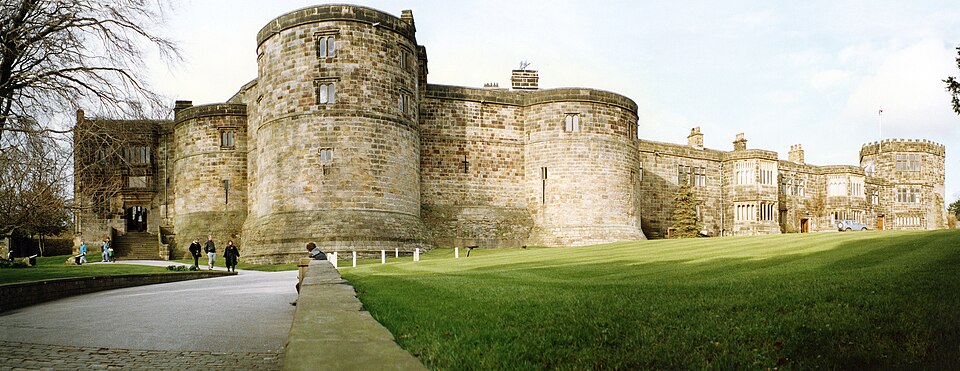 File:Skipton Castle, Yorkshire (260067) (9452735031).jpg